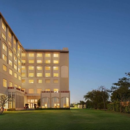 Hotel Ramada By Wyndham Jaipur Jaisinghpura Extérieur photo