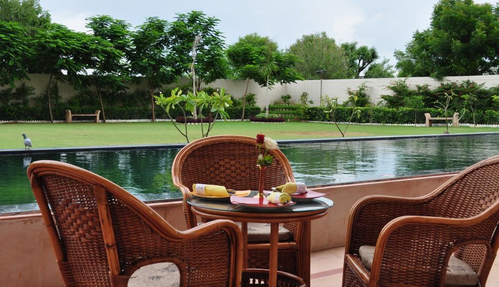 Hotel Ramada By Wyndham Jaipur Jaisinghpura Extérieur photo