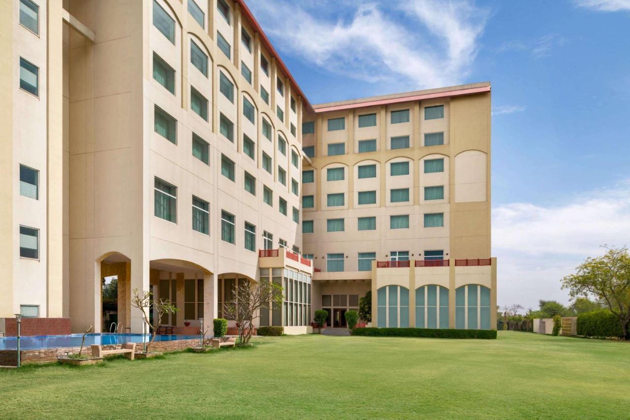 Hotel Ramada By Wyndham Jaipur Jaisinghpura Extérieur photo