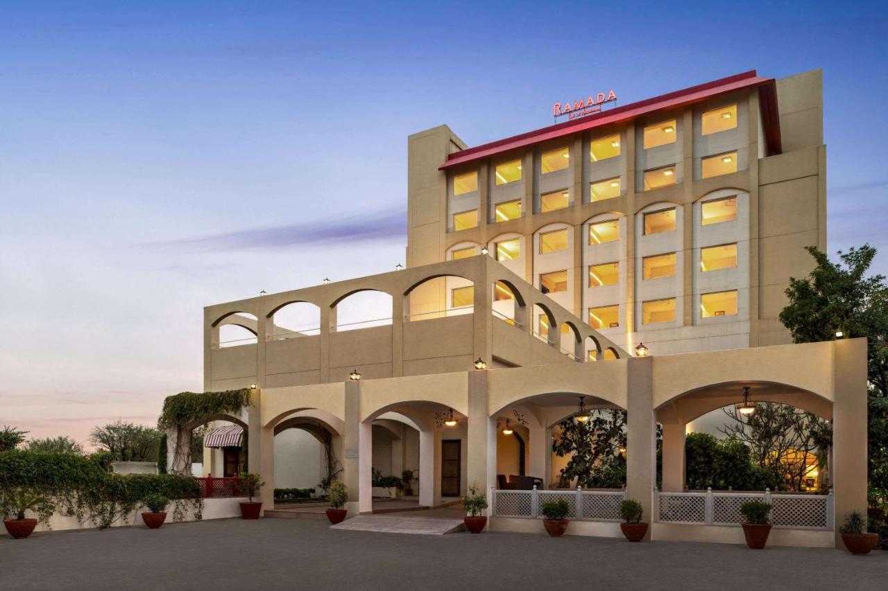 Hotel Ramada By Wyndham Jaipur Jaisinghpura Extérieur photo