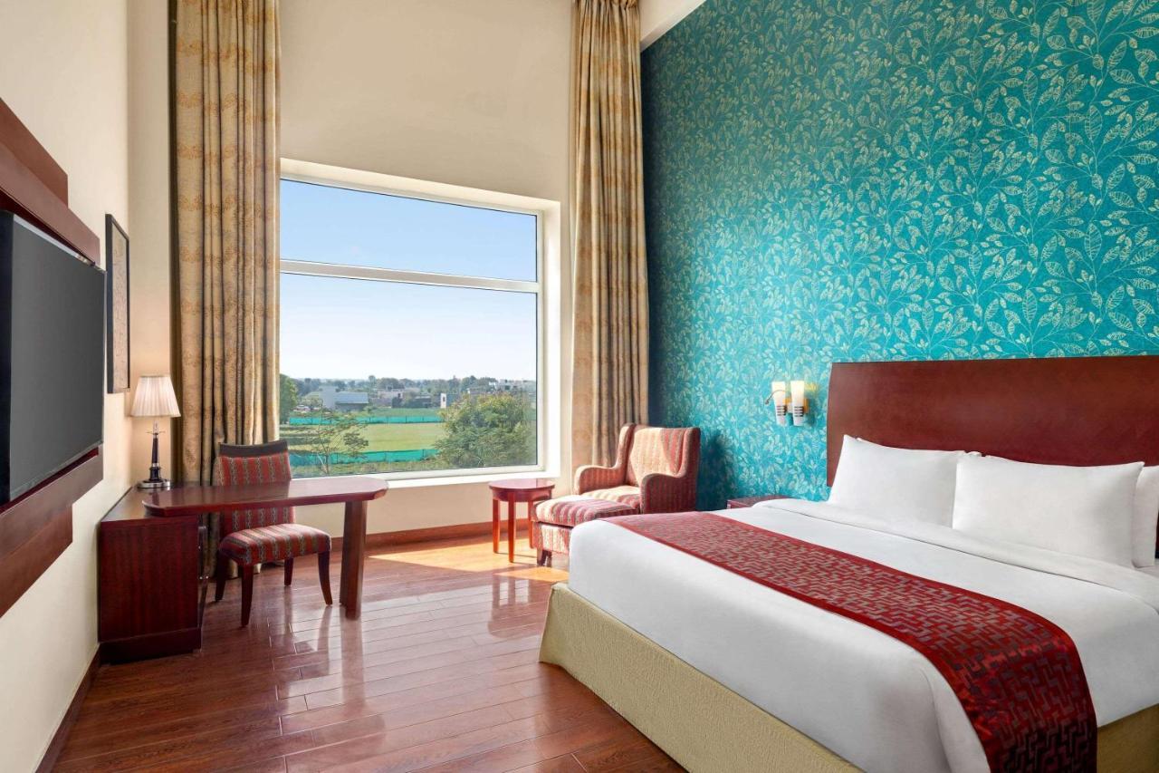 Hotel Ramada By Wyndham Jaipur Jaisinghpura Extérieur photo