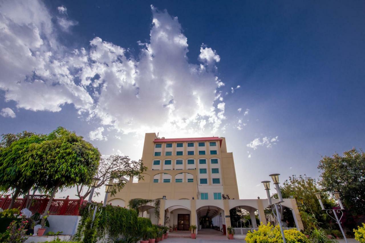 Hotel Ramada By Wyndham Jaipur Jaisinghpura Extérieur photo