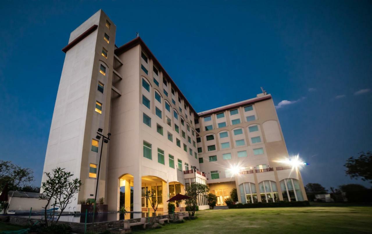 Hotel Ramada By Wyndham Jaipur Jaisinghpura Extérieur photo
