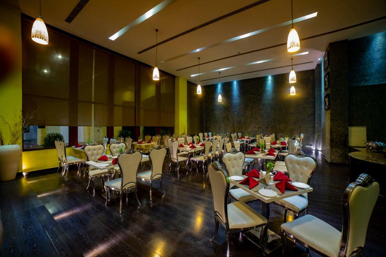 Hotel Ramada By Wyndham Jaipur Jaisinghpura Extérieur photo