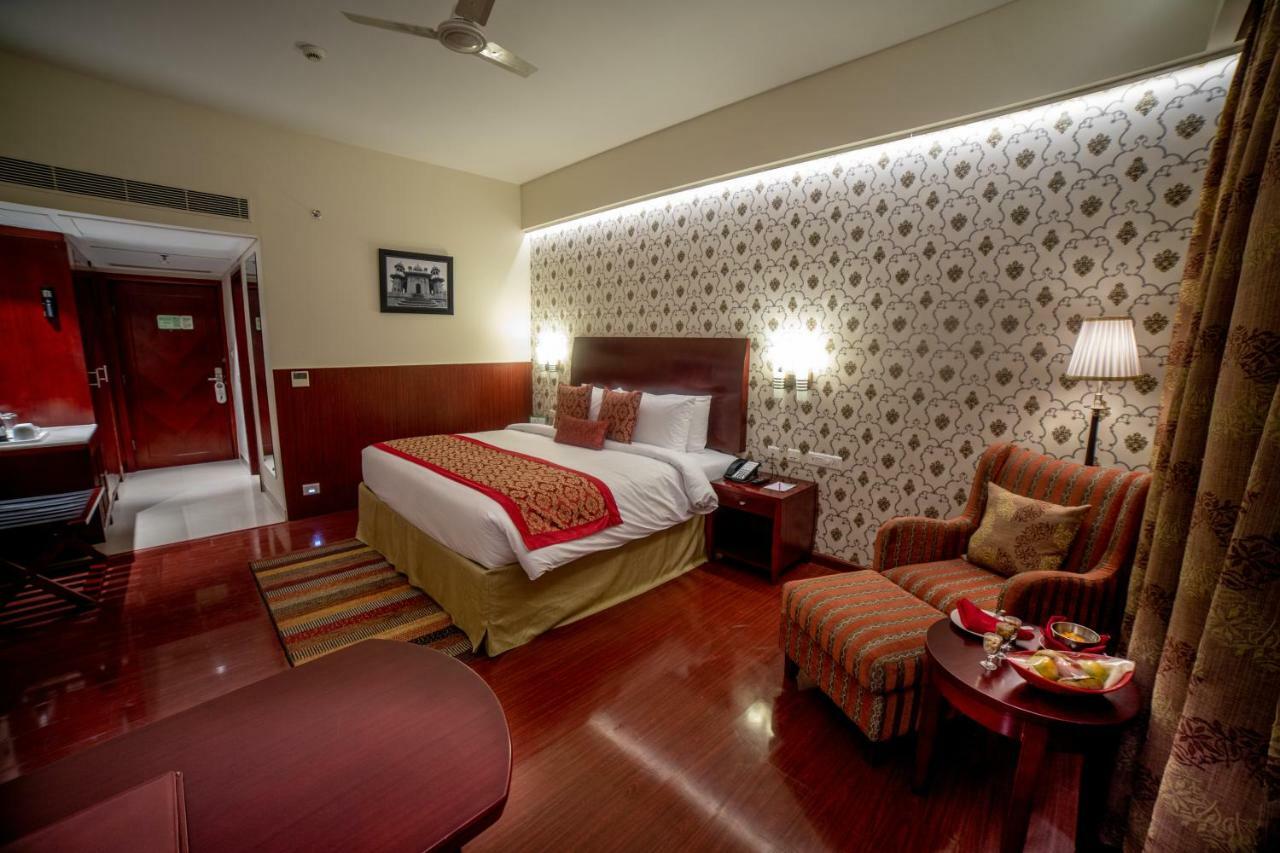 Hotel Ramada By Wyndham Jaipur Jaisinghpura Extérieur photo