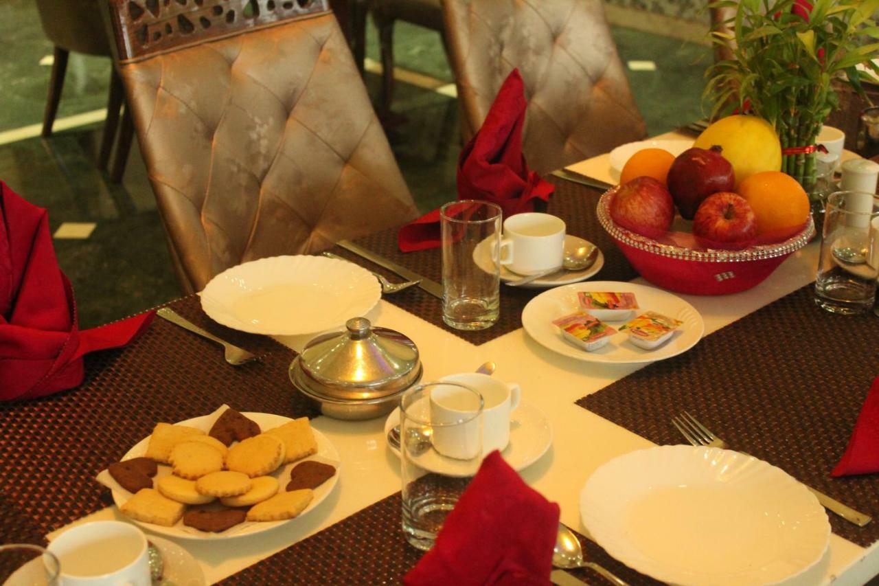 Hotel Ramada By Wyndham Jaipur Jaisinghpura Extérieur photo