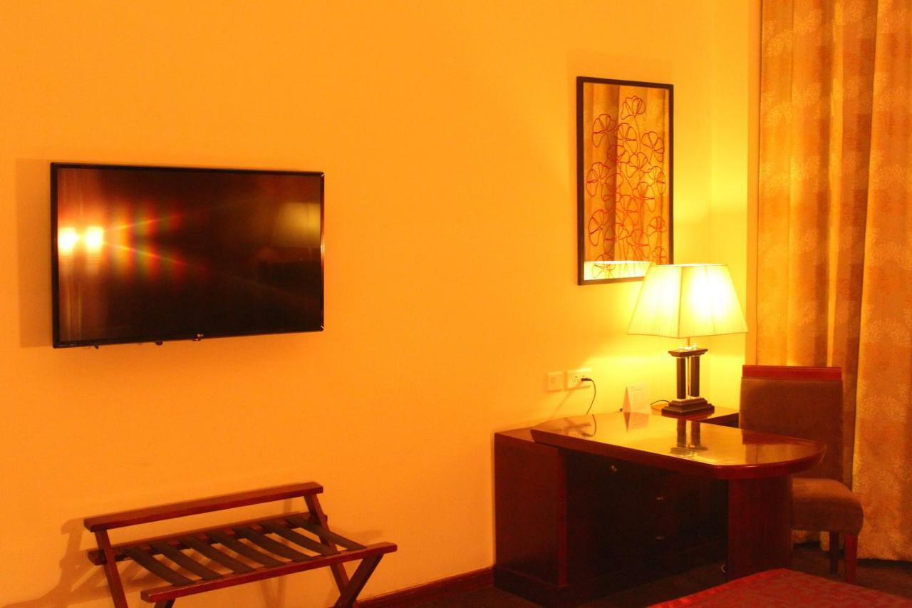 Hotel Ramada By Wyndham Jaipur Jaisinghpura Extérieur photo