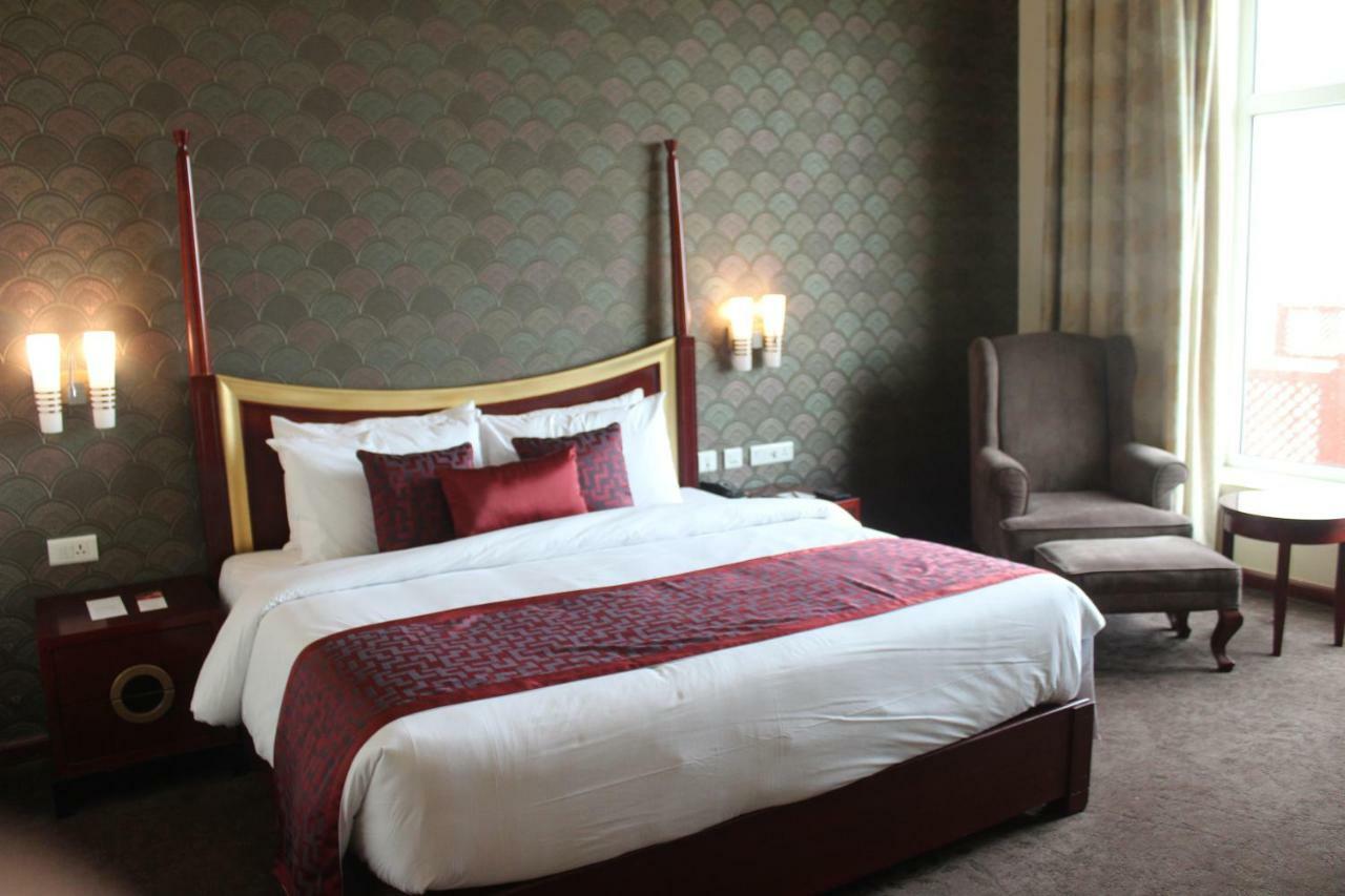 Hotel Ramada By Wyndham Jaipur Jaisinghpura Extérieur photo