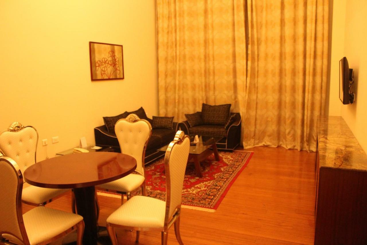 Hotel Ramada By Wyndham Jaipur Jaisinghpura Extérieur photo