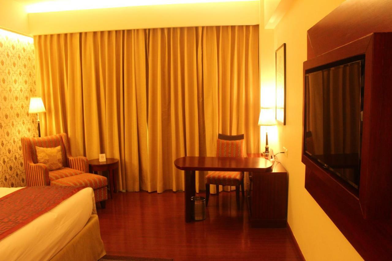 Hotel Ramada By Wyndham Jaipur Jaisinghpura Extérieur photo