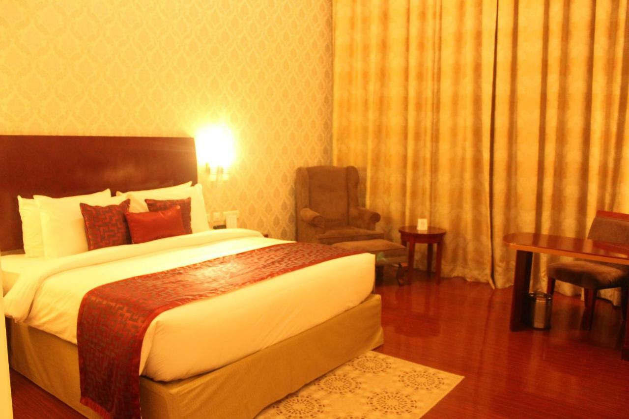 Hotel Ramada By Wyndham Jaipur Jaisinghpura Extérieur photo