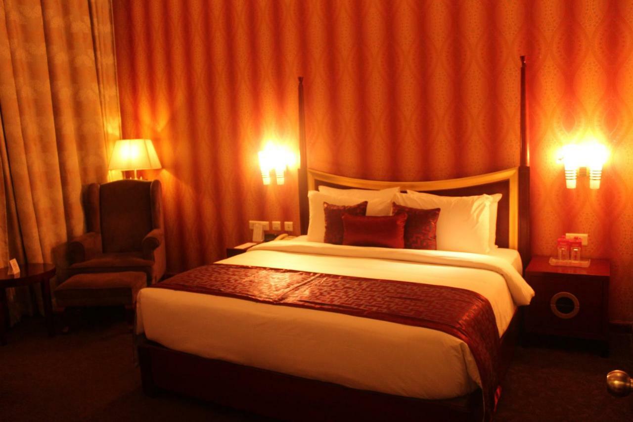 Hotel Ramada By Wyndham Jaipur Jaisinghpura Extérieur photo
